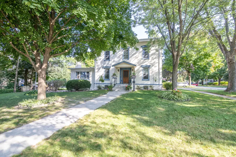 610 Clyman St, Watertown, WI 53094 - #2