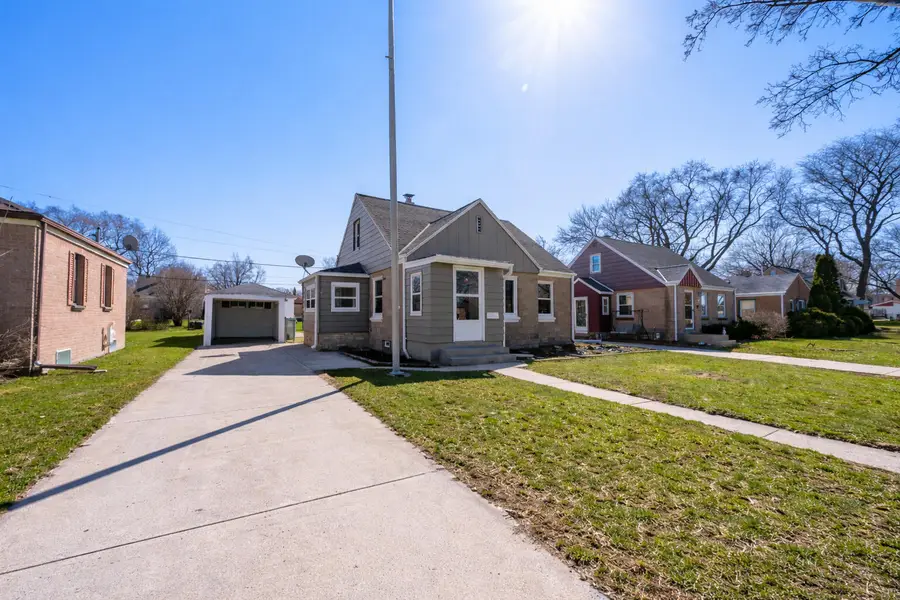 1425 E Van Beck Ave, Milwaukee, WI 53207 - #2