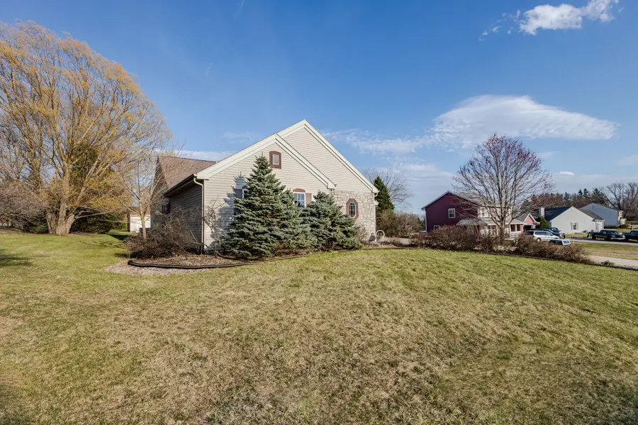W220N7288 Coventry Meadows Ct, Lisbon, WI 53089 - #2