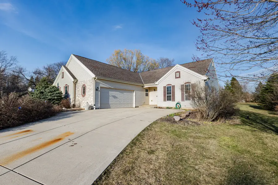 W220N7288 Coventry Meadows Ct, Lisbon, WI 53089 - #3