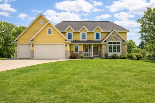 N72W23113 Waterbury Ct, Sussex, WI 53089