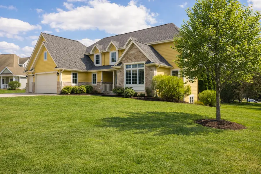 N72W23113 Waterbury Ct, Sussex, WI 53089 - #2