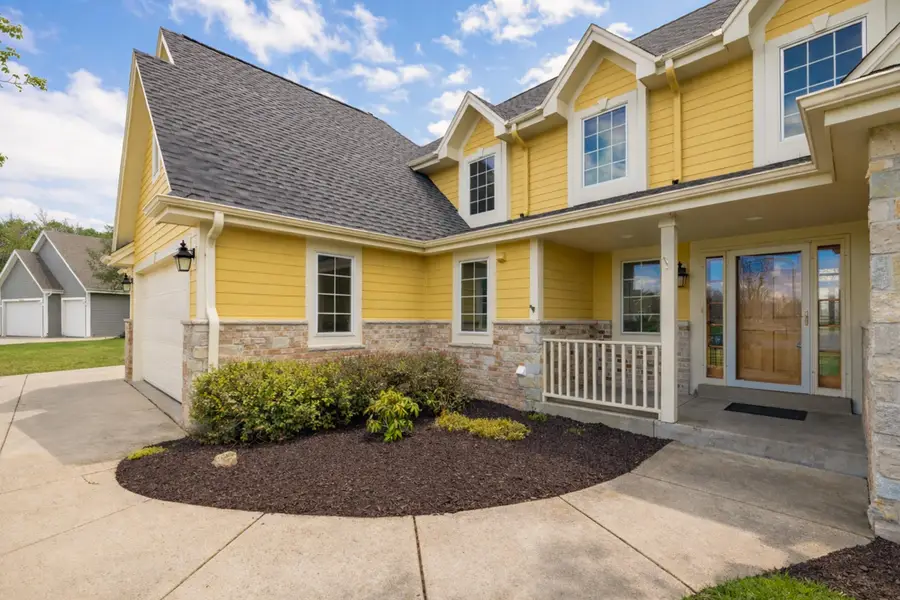 N72W23113 Waterbury Ct, Sussex, WI 53089 - #3