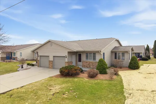 653 Minnesota Ave, Oostburg, WI 53070