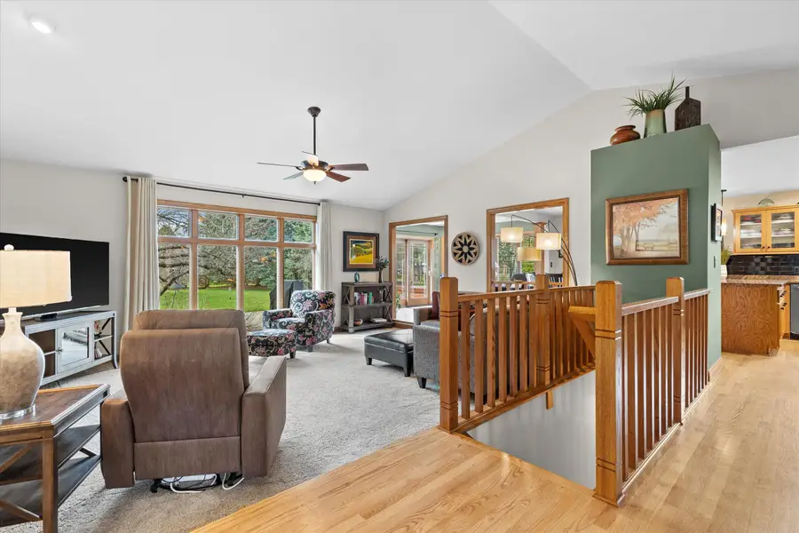 925 Greenway Ter, Hartland, WI 53029 - #3