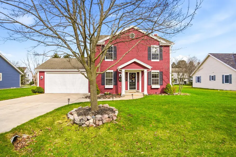 202 Stocks Dr, Delafield, WI 53018 - #2