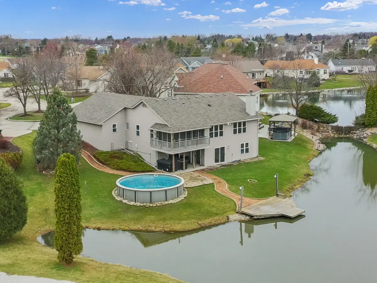 28679 Driftwood Ct, Waterford, WI 53185 - #1