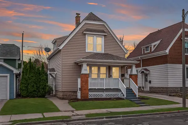 2323 E Falling Heath Pl, Milwaukee, WI 53207