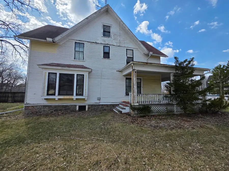 127 N Walnut St, Oconomowoc, WI 53066 - #3