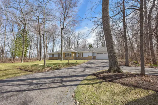 W290N9582 Deer Ln, Merton, WI 53017