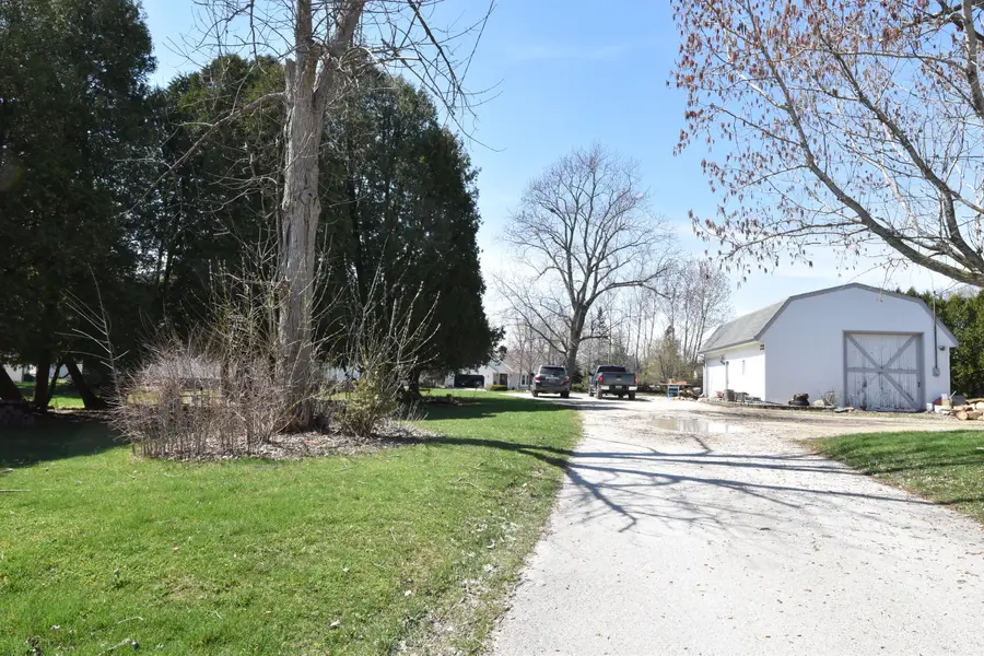 6807 S Pennsylvania Ave, Oak Creek, WI 53154 - #3