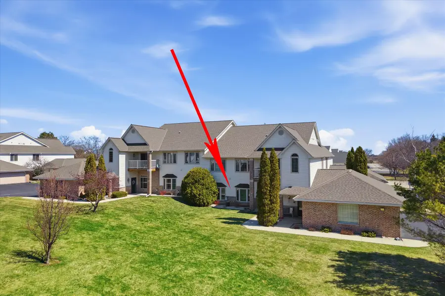 811 Cheyenne Ave, Grafton, WI 53024 - #2