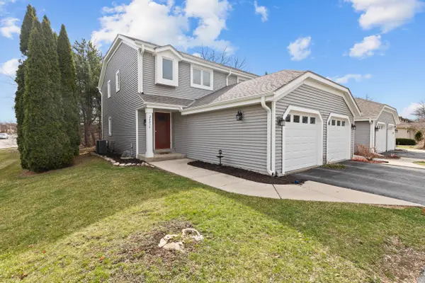 2423 Willowood Dr, Waukesha, WI 53188
