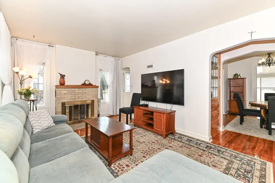 3873 S 56th St, Greenfield, WI 53220 - #2