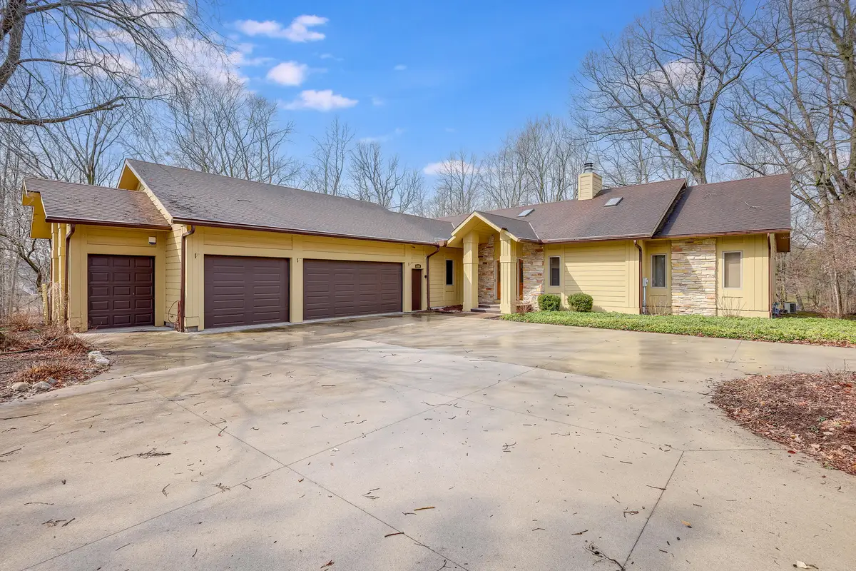 2128 Hunters Ridge Ct, Manitowoc, WI 54220 - #1