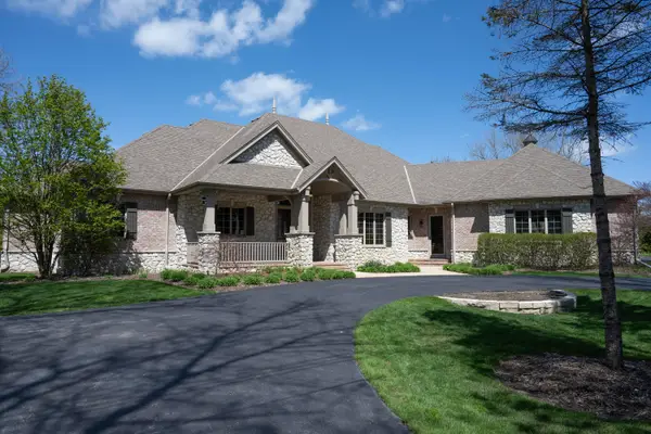 1512 W County Line Rd, Mequon, WI 53092