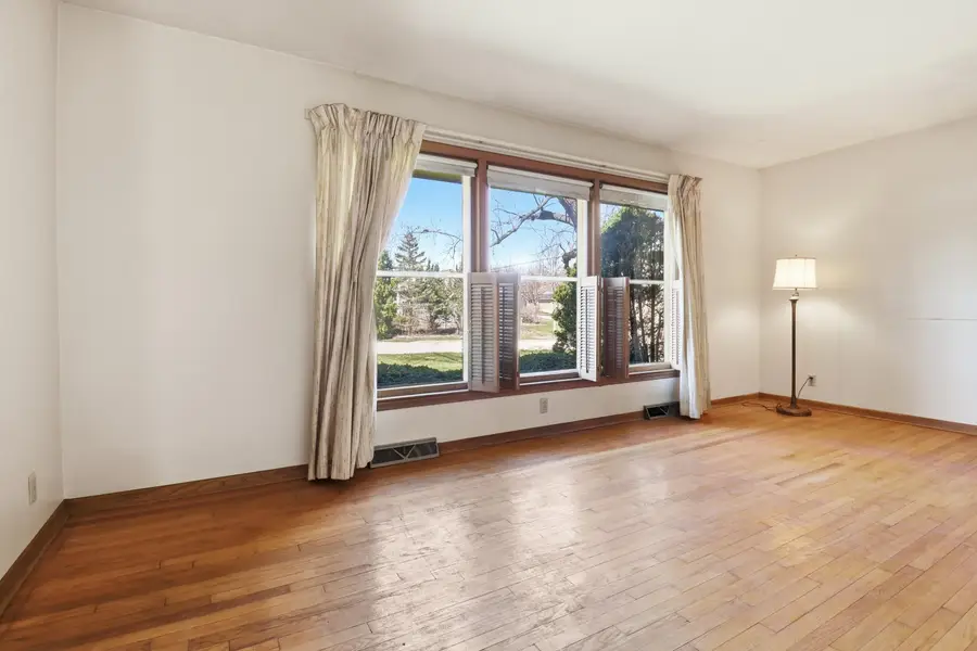 4600 S 121st St, Greenfield, WI 53228 - #2