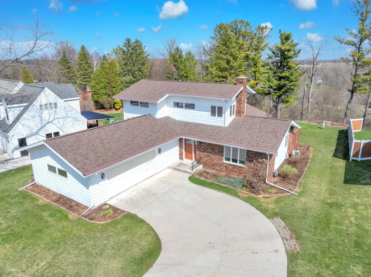682 Dartmouth Dr, Sheboygan Falls, WI 53085 - #1
