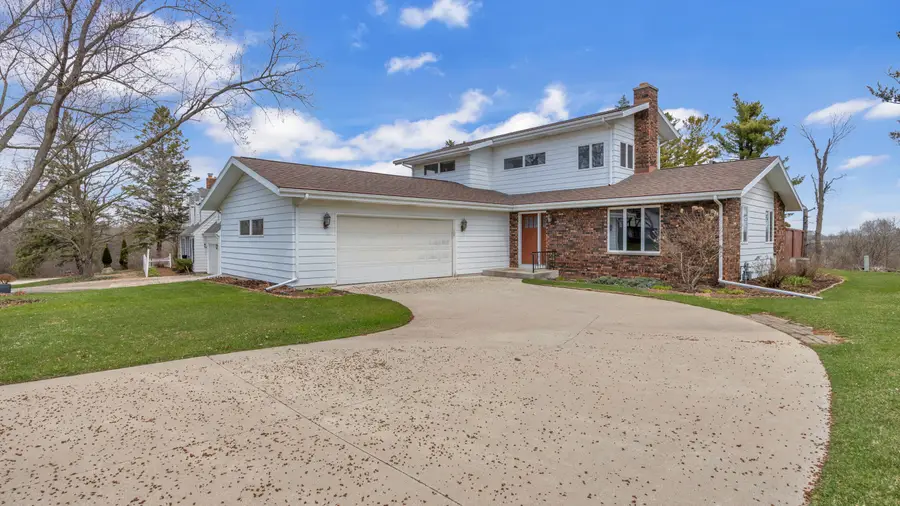 682 Dartmouth Dr, Sheboygan Falls, WI 53085 - #2