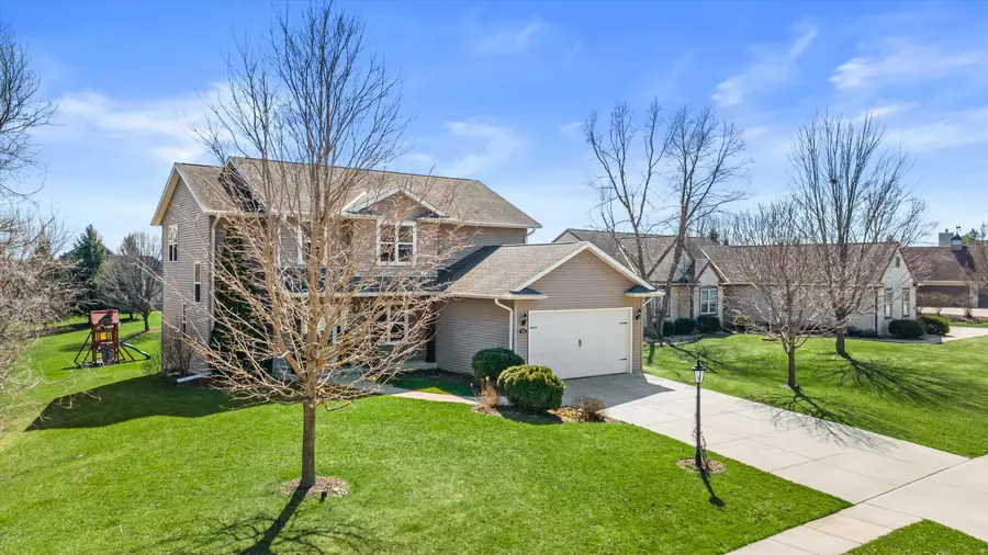 503 Brockway Dr, Mukwonago, WI 53149 - #2