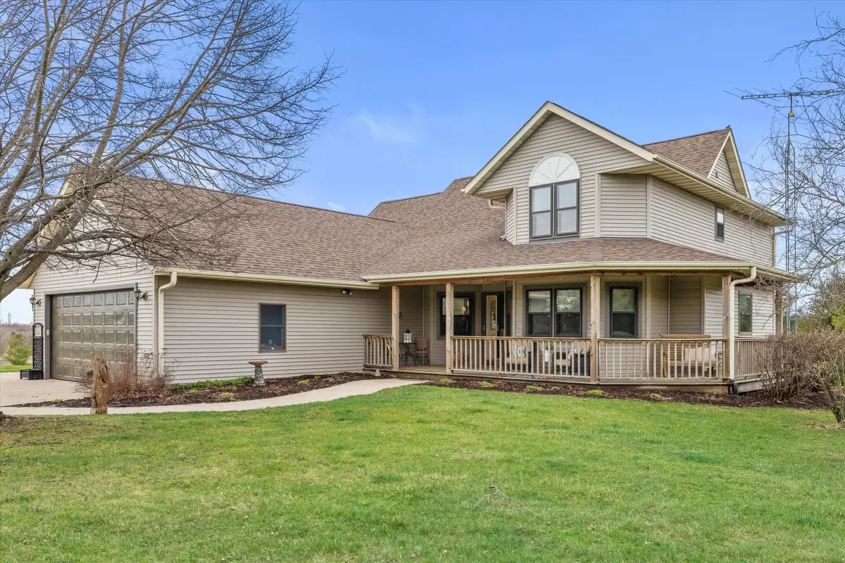 820 172nd Ave, Paris, WI 53182 - #1