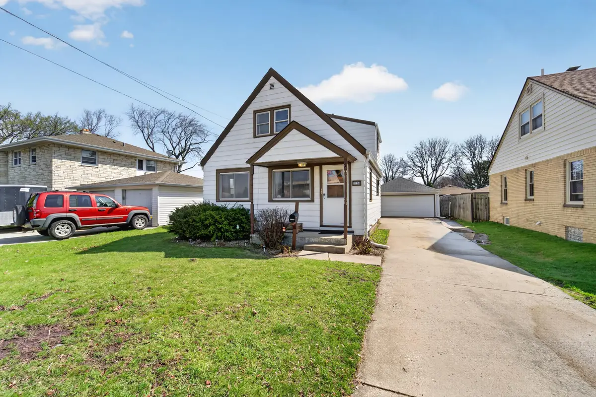 2720 S 84th St, West Allis, WI 53227 - #1