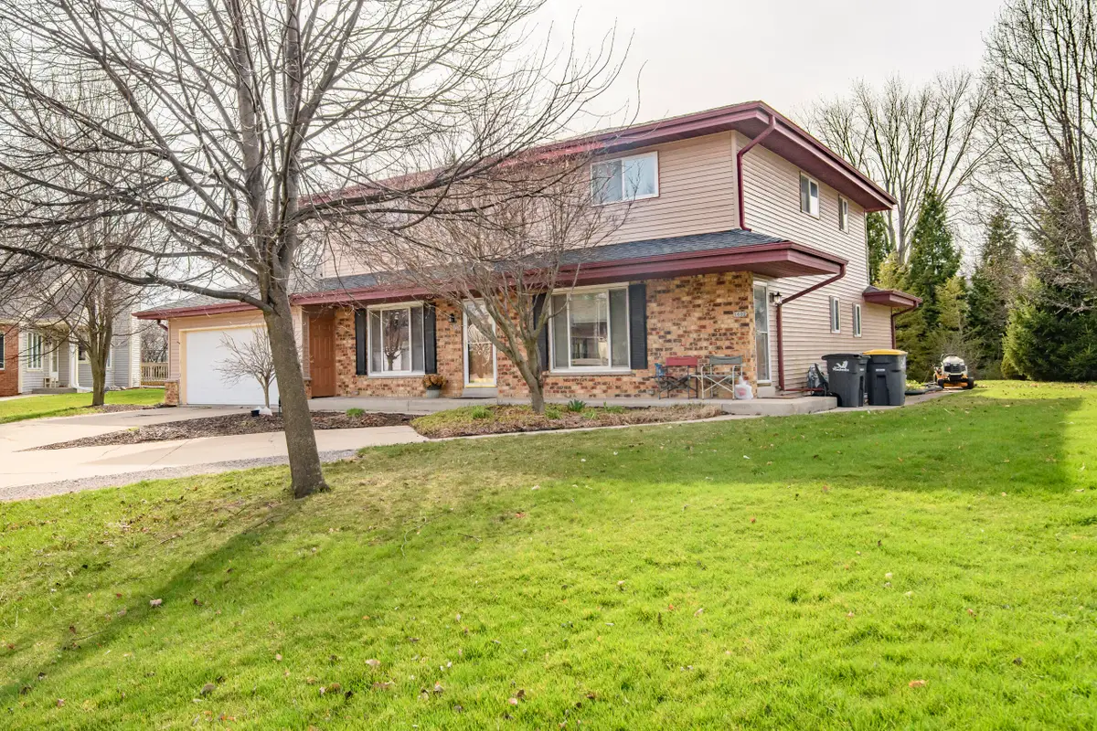 1600 Stardust Dr, Waukesha, WI 53186 - #1