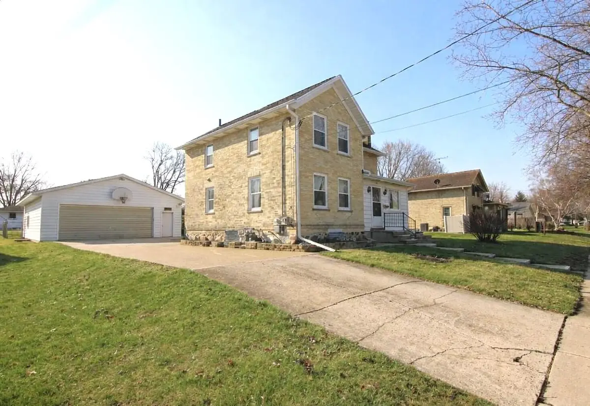 1303 S 9th St, Watertown, WI 53094 - #1