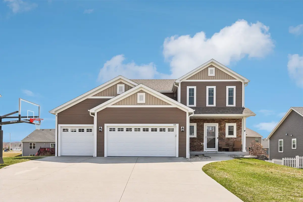 526 Spur Rd, Slinger, WI 53086 - #1