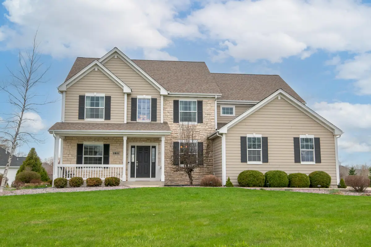 1811 Stoneridge Ln, Cedarburg, WI 53024 - #1