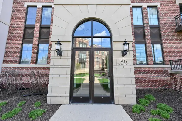 19115 Thomson Dr, Brookfield, WI 53045