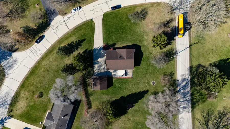 S17W37015 Henry St, Ottawa, WI 53118 - #2