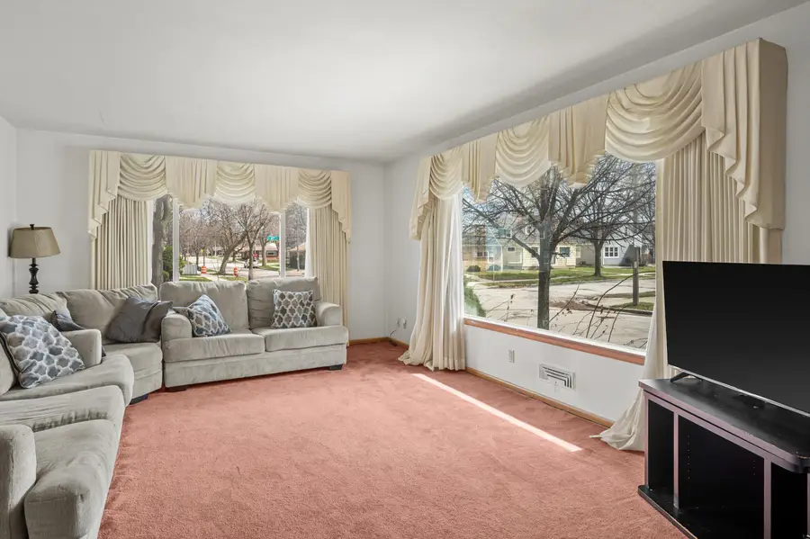 6900 W Melvina St, Milwaukee, WI 53216 - #3