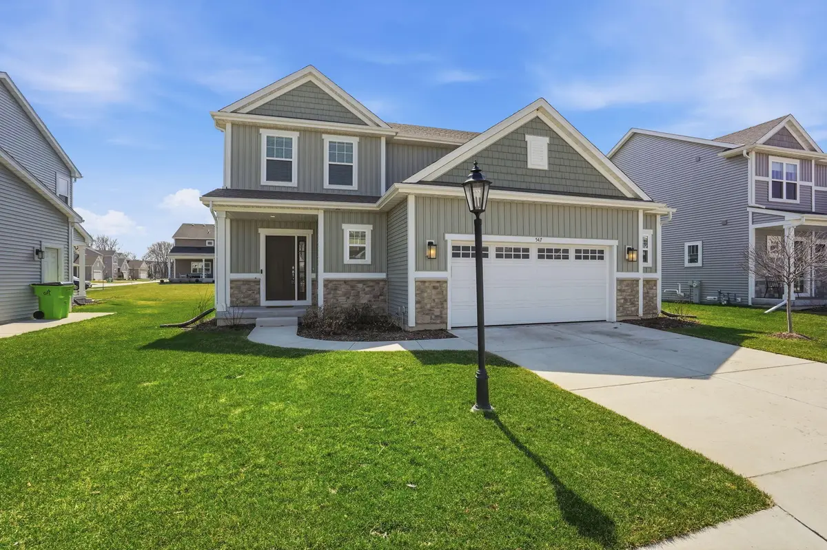 547 Wild Oak Rd, Hartland, WI 53029 - #1