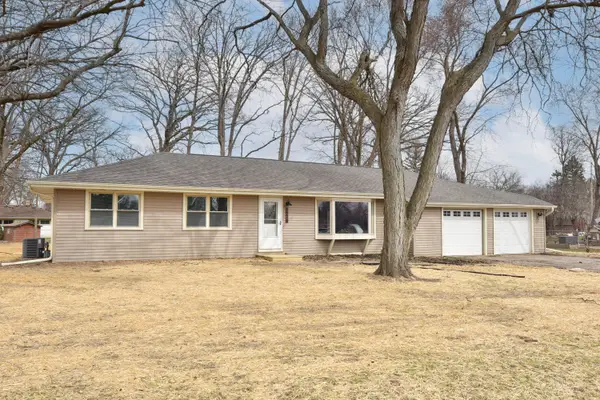 14408 W Kostner Ln, New Berlin, WI 53151