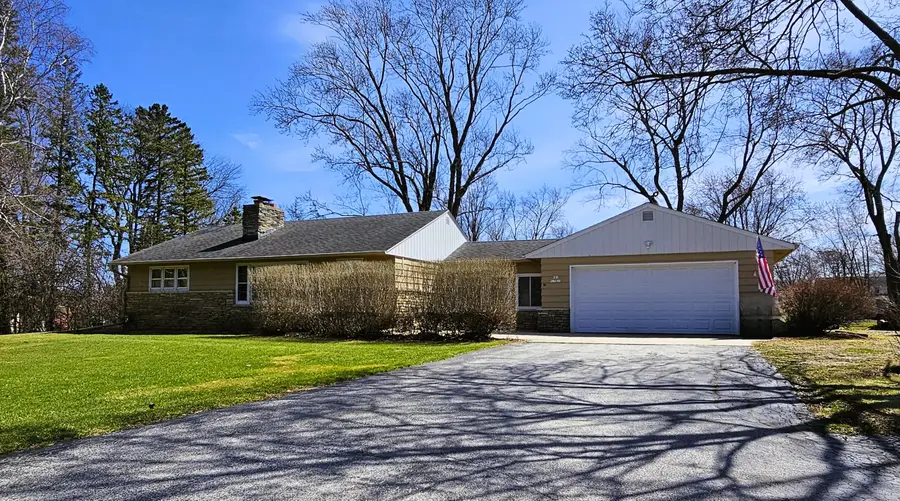 N81W15815 Robinhood Dr, Menomonee Falls, WI 53051 - #2