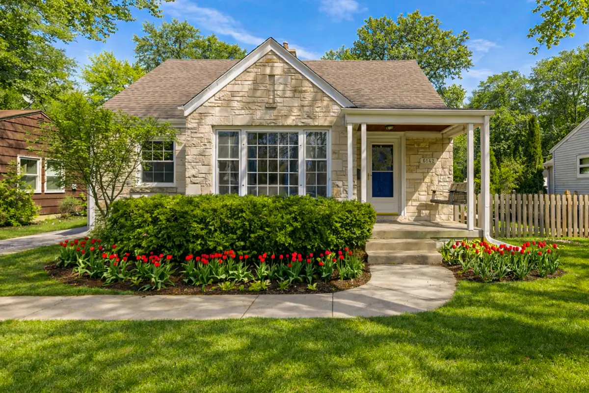 6142 N Apple Blossom Ln, Glendale, WI 53217 - #1