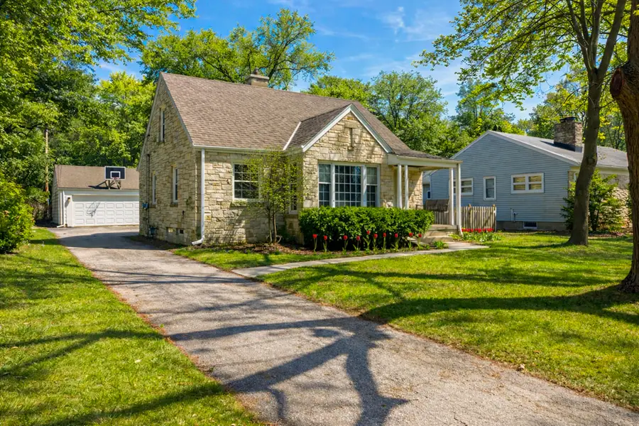 6142 N Apple Blossom Ln, Glendale, WI 53217 - #2