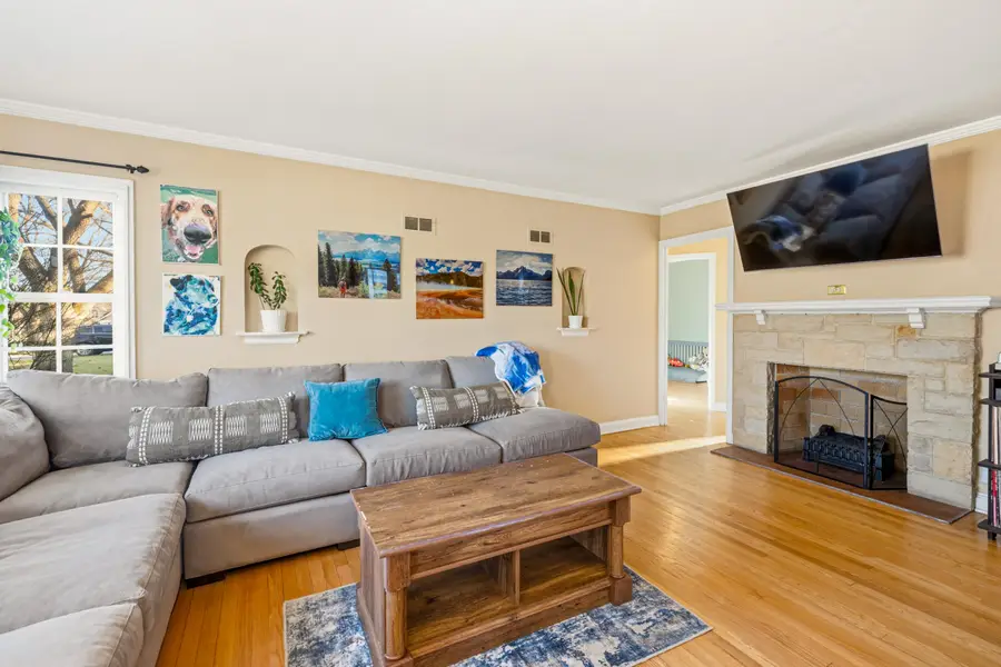 6142 N Apple Blossom Ln, Glendale, WI 53217 - #3