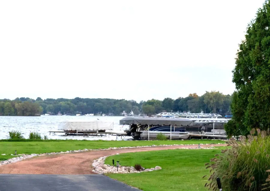 N24W30426 Crystal Springs Dr, Delafield, WI 53072 - #2