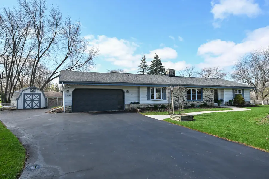 15225 W Park Ter, New Berlin, WI 53151 - #2