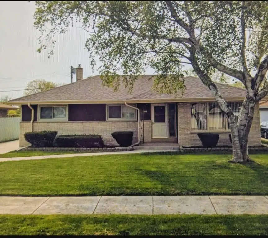 3904 Wilshire Dr, Racine, WI 53402 - #1