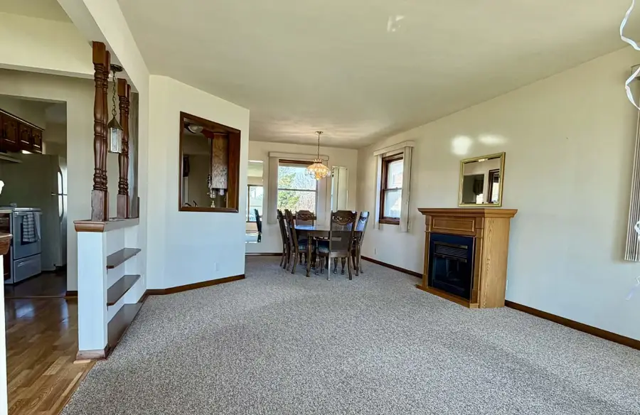 3904 Wilshire Dr, Racine, WI 53402 - #2