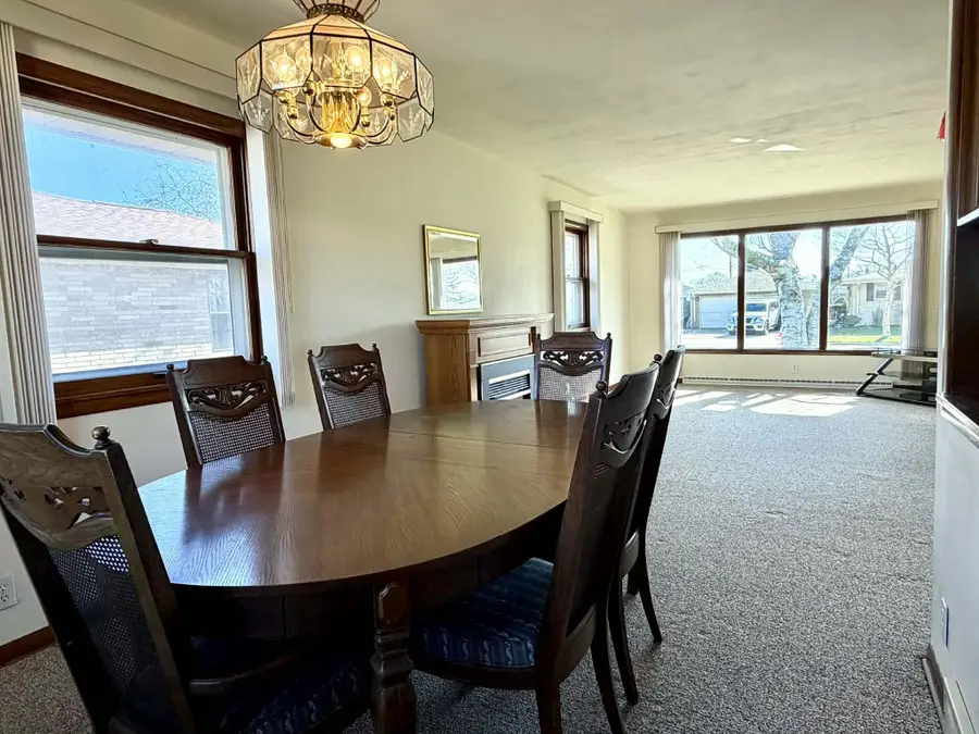 3904 Wilshire Dr, Racine, WI 53402 - #3