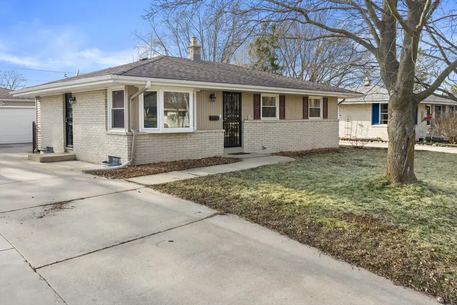 W148N8435 Albert Pl, Menomonee Falls, WI 53051 - #2