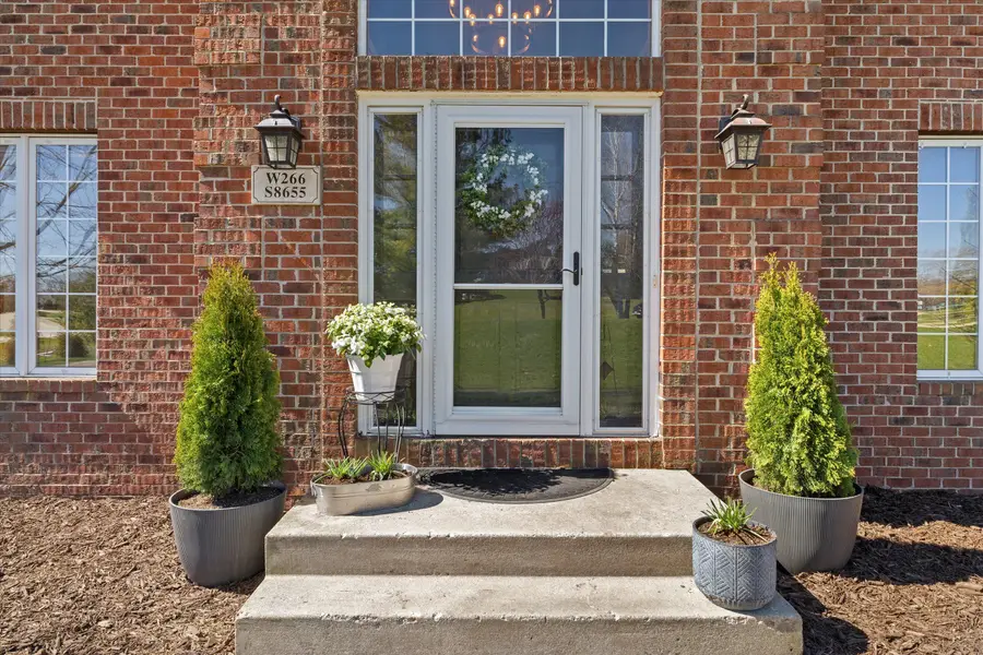 W266S8655 Rustic View Ln, Vernon, WI 53149 - #2