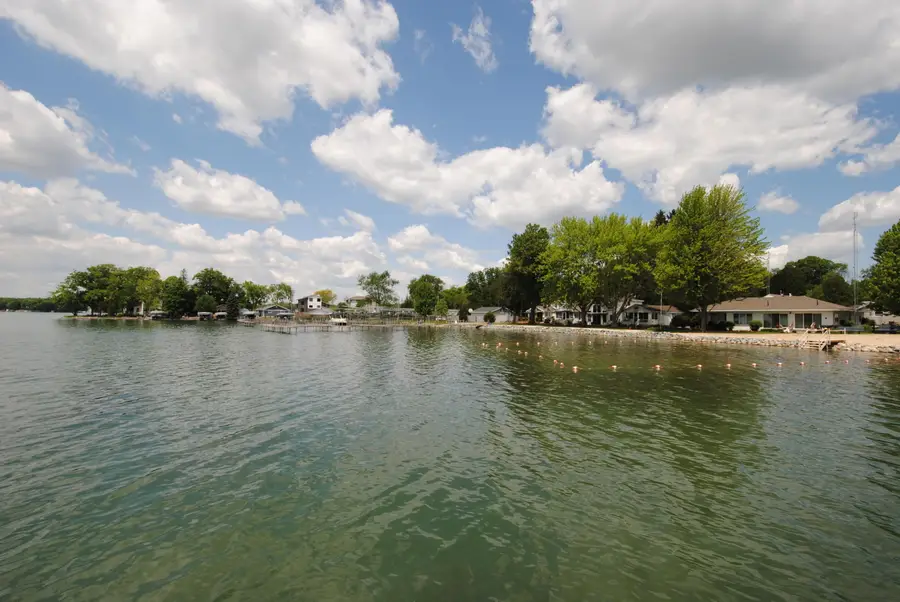 W5229 Surfwood Dr, Lauderdale Lakes, WI 53121 - #2