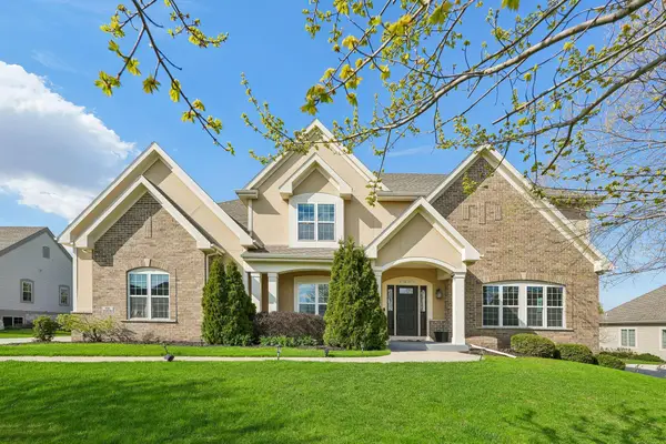 N55W20970 Carters Crossing Cir, Menomonee Falls, WI 53051