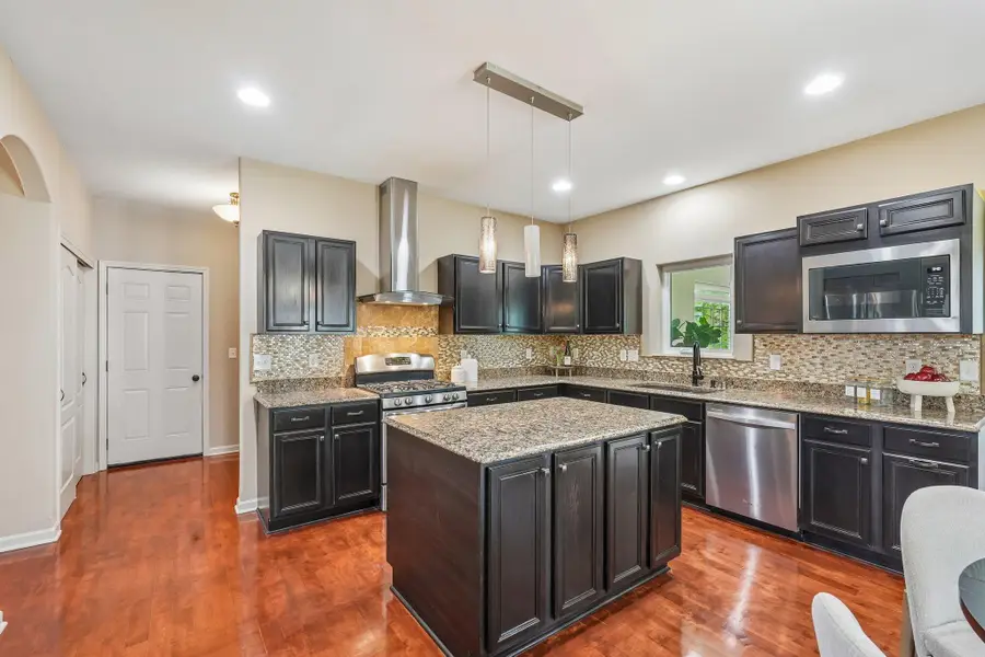 N55W20970 Carters Crossing Cir, Menomonee Falls, WI 53051 - #2