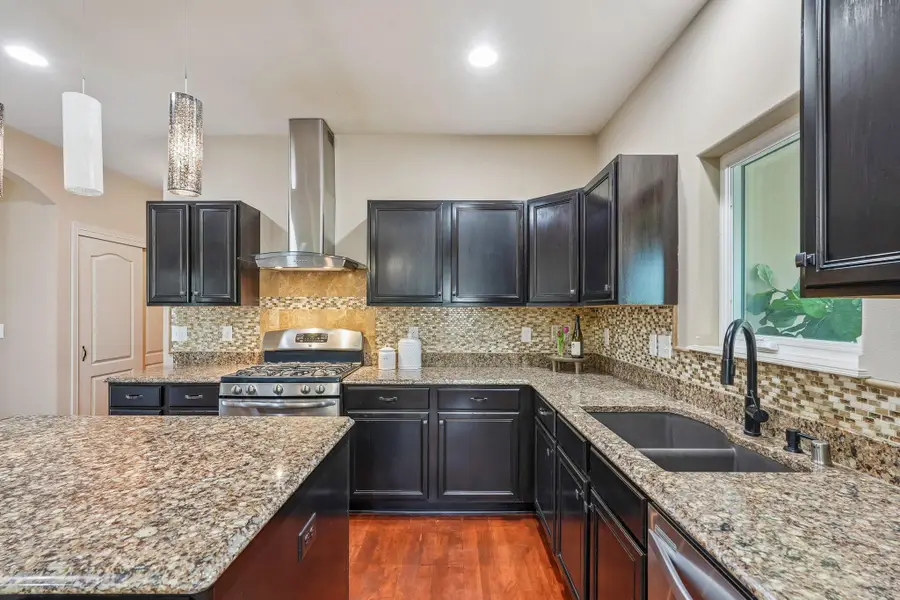 N55W20970 Carters Crossing Cir, Menomonee Falls, WI 53051 - #3